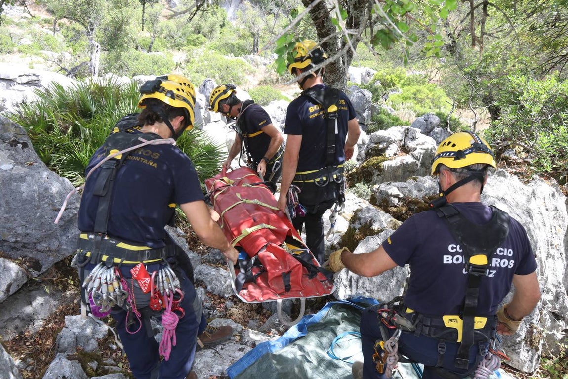 FOTOS: El Grupo de Rescate en Montaña de Bomberos de Cádiz, en acción