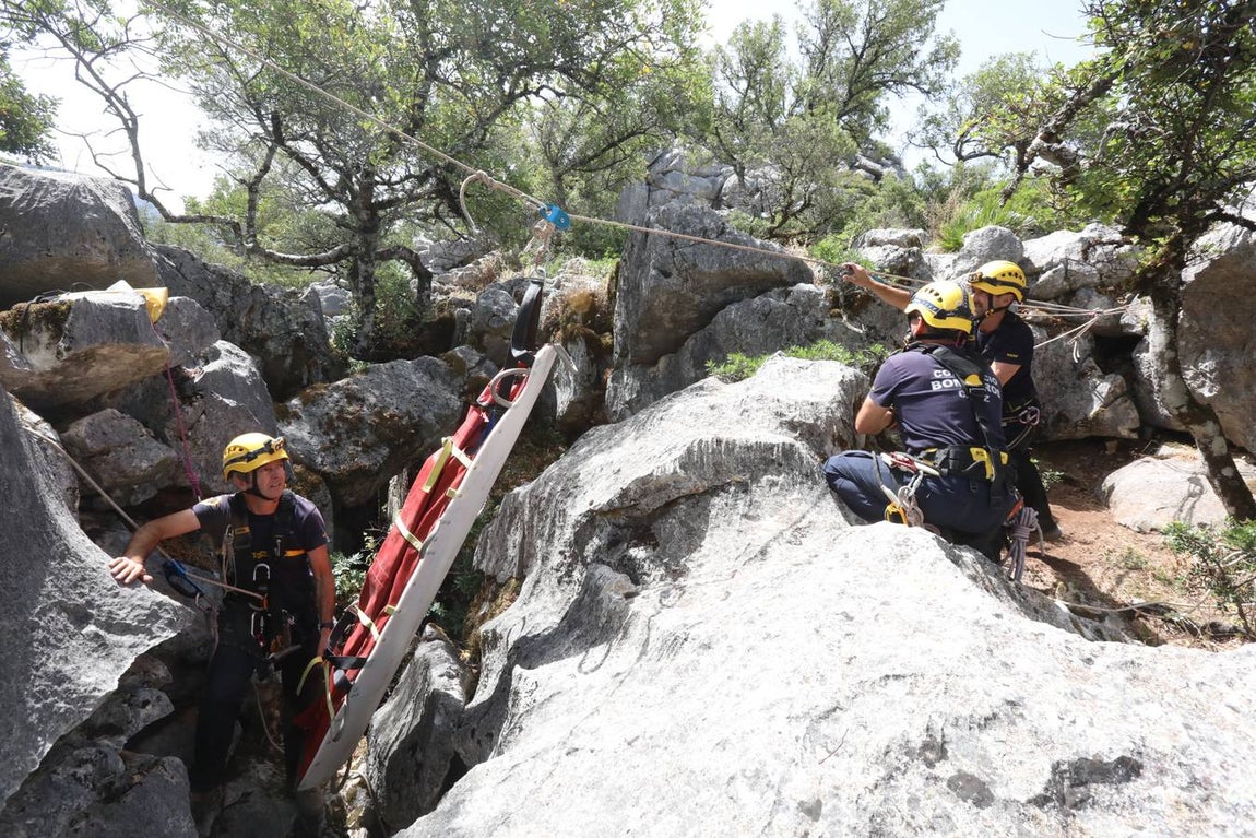 FOTOS: El Grupo de Rescate en Montaña de Bomberos de Cádiz, en acción