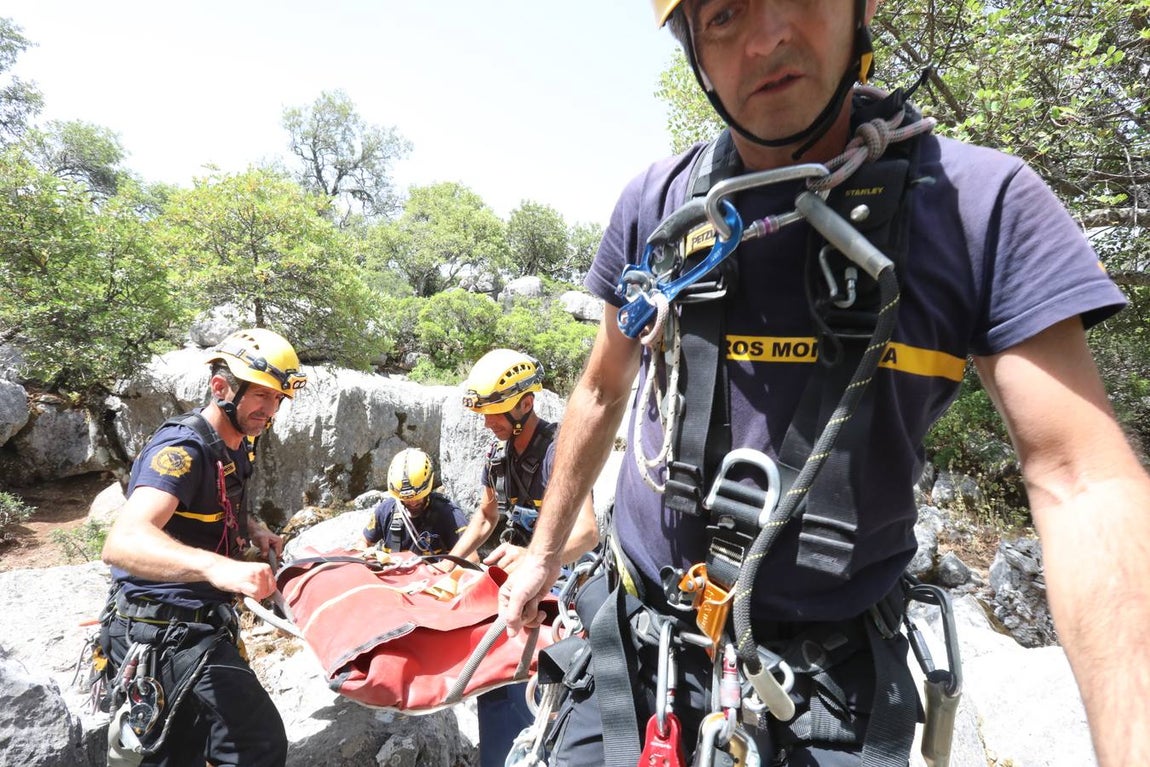 FOTOS: El Grupo de Rescate en Montaña de Bomberos de Cádiz, en acción