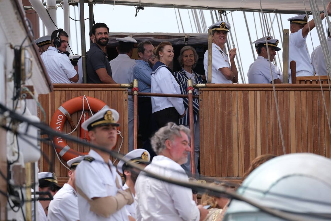 FOTOS: El Juan Sebastián de Elcano arriba en Marín en el 91 crucero de instrucción