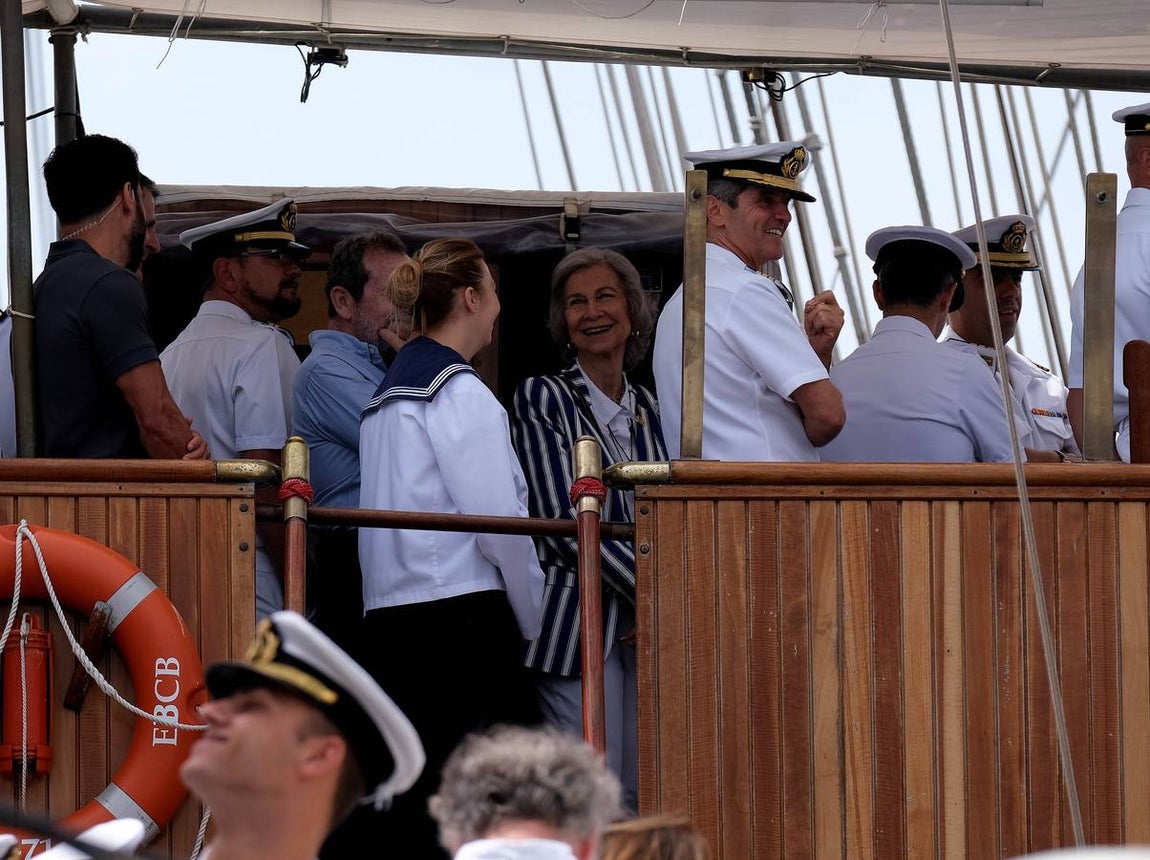 FOTOS: El Juan Sebastián de Elcano arriba en Marín en el 91 crucero de instrucción