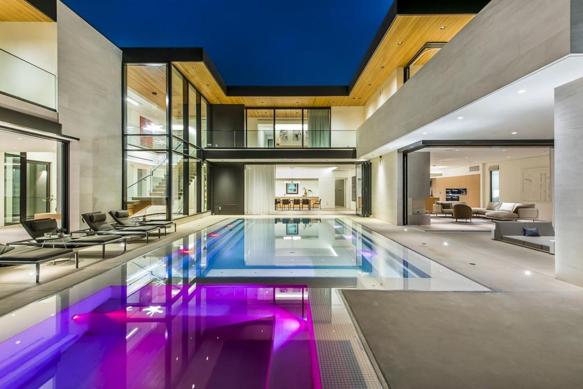 Piscinas. La exprimera Dama de Estados Unidos ha estado alojada en The Shark Home (La casa de los tiburones), una excéntrica propiedad que debe su nombre a los tiburones que habitan en uno de sus estanques, de unos 1.000 litros. La vivienda ha sido alquilada en innumerables ocasiones, pero nunca ha tenido un huésped de manera permanente. ¿Conseguirá al fin un comprador?