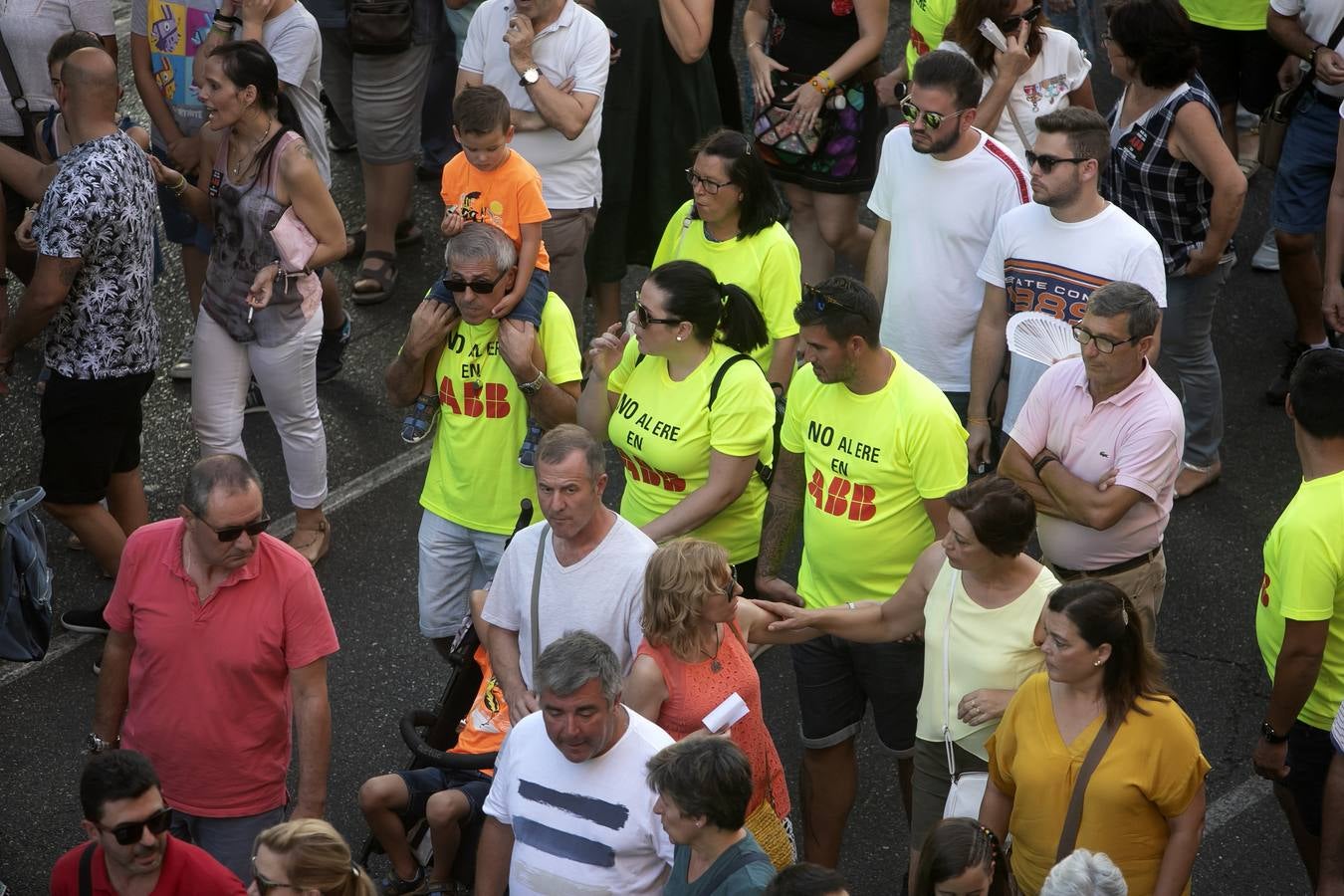 La manifestación contra el ERE en ABB Córdoba, en imágenes