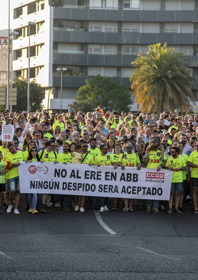 La manifestación contra el ERE en ABB Córdoba, en imágenes