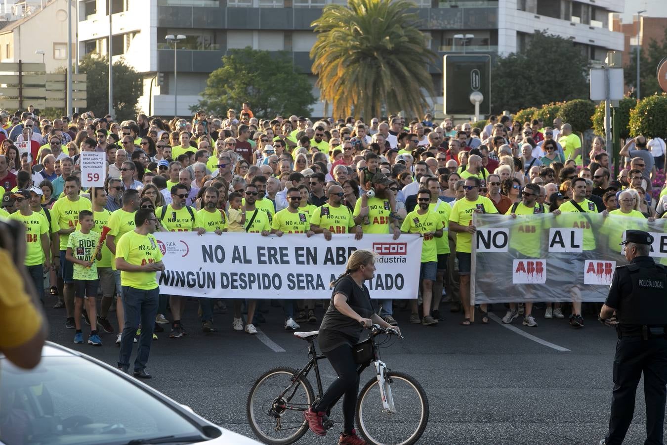 La manifestación contra el ERE en ABB Córdoba, en imágenes