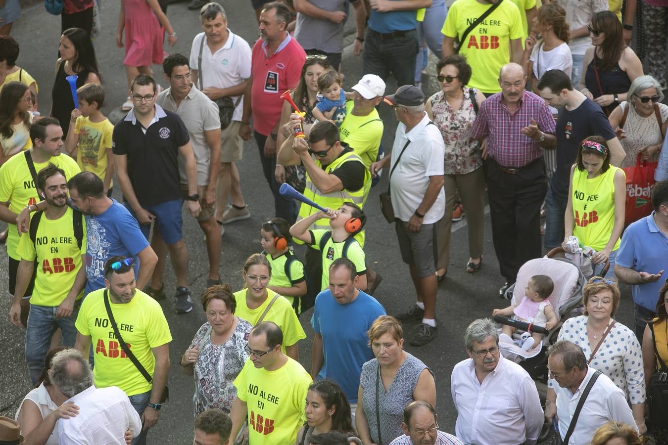 La manifestación contra el ERE en ABB Córdoba, en imágenes