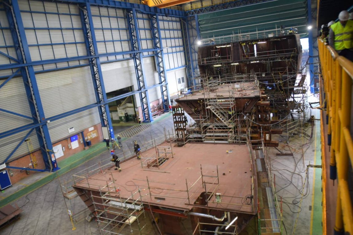 María Jesús Montero y el delegado del Gobierno en Andalucía visitan el astillero de Navantia en San Fernando