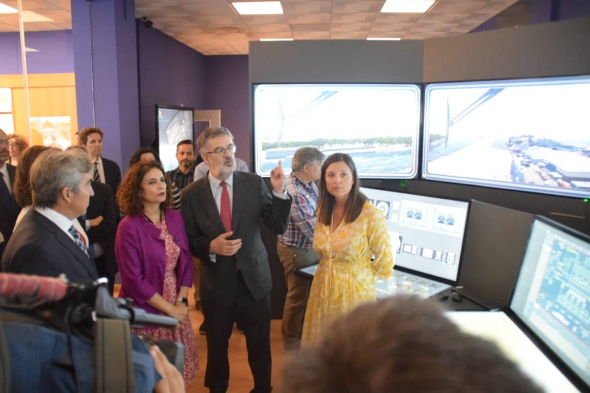 María Jesús Montero y el delegado del Gobierno en Andalucía visitan el astillero de Navantia en San Fernando