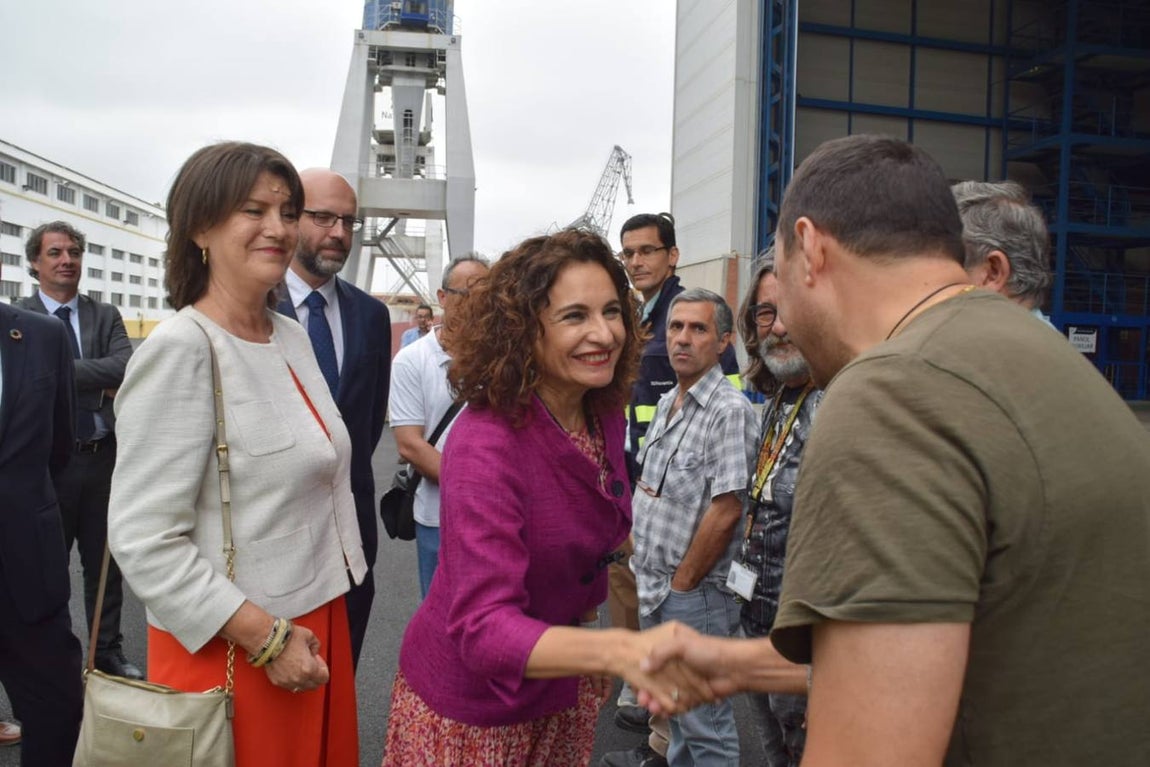 María Jesús Montero y el delegado del Gobierno en Andalucía visitan el astillero de Navantia en San Fernando