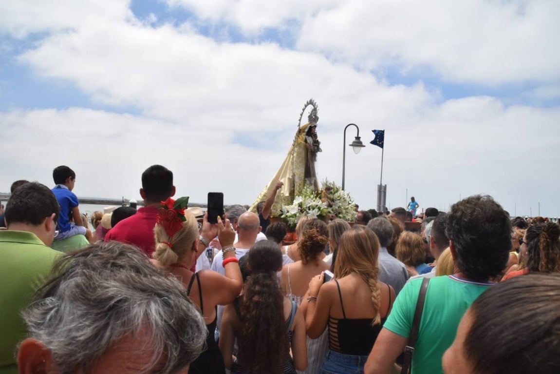 Procesión de la Virgen del Carmen por San Fernando