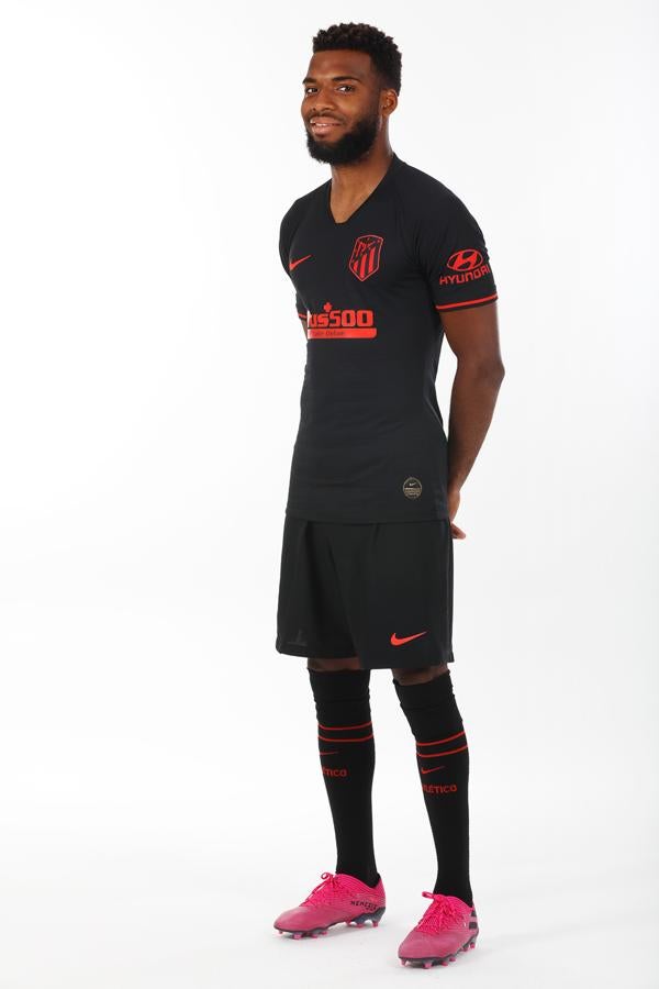 El Atlético retoma el negro en su segunda equipación