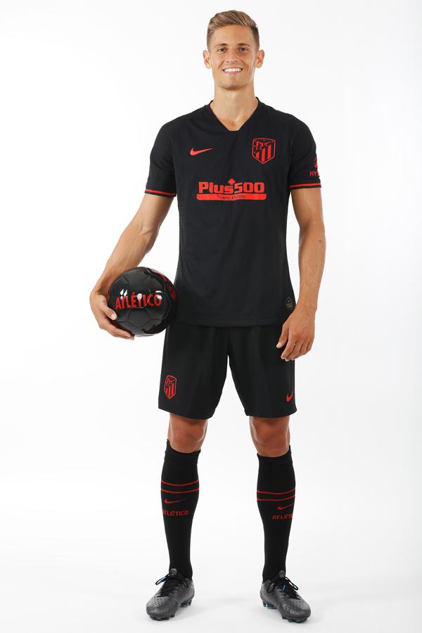 El Atlético retoma el negro en su segunda equipación