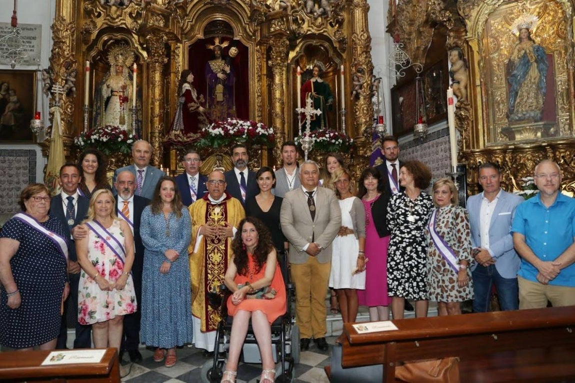 Fotos: El Nazareno impone las medallas de hermanos natos a los nuevos miembros de la corporación municipal de Cádiz