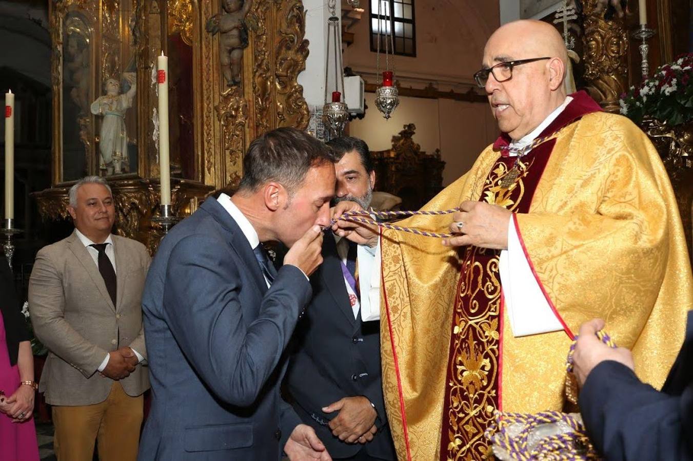 Fotos: El Nazareno impone las medallas de hermanos natos a los nuevos miembros de la corporación municipal de Cádiz