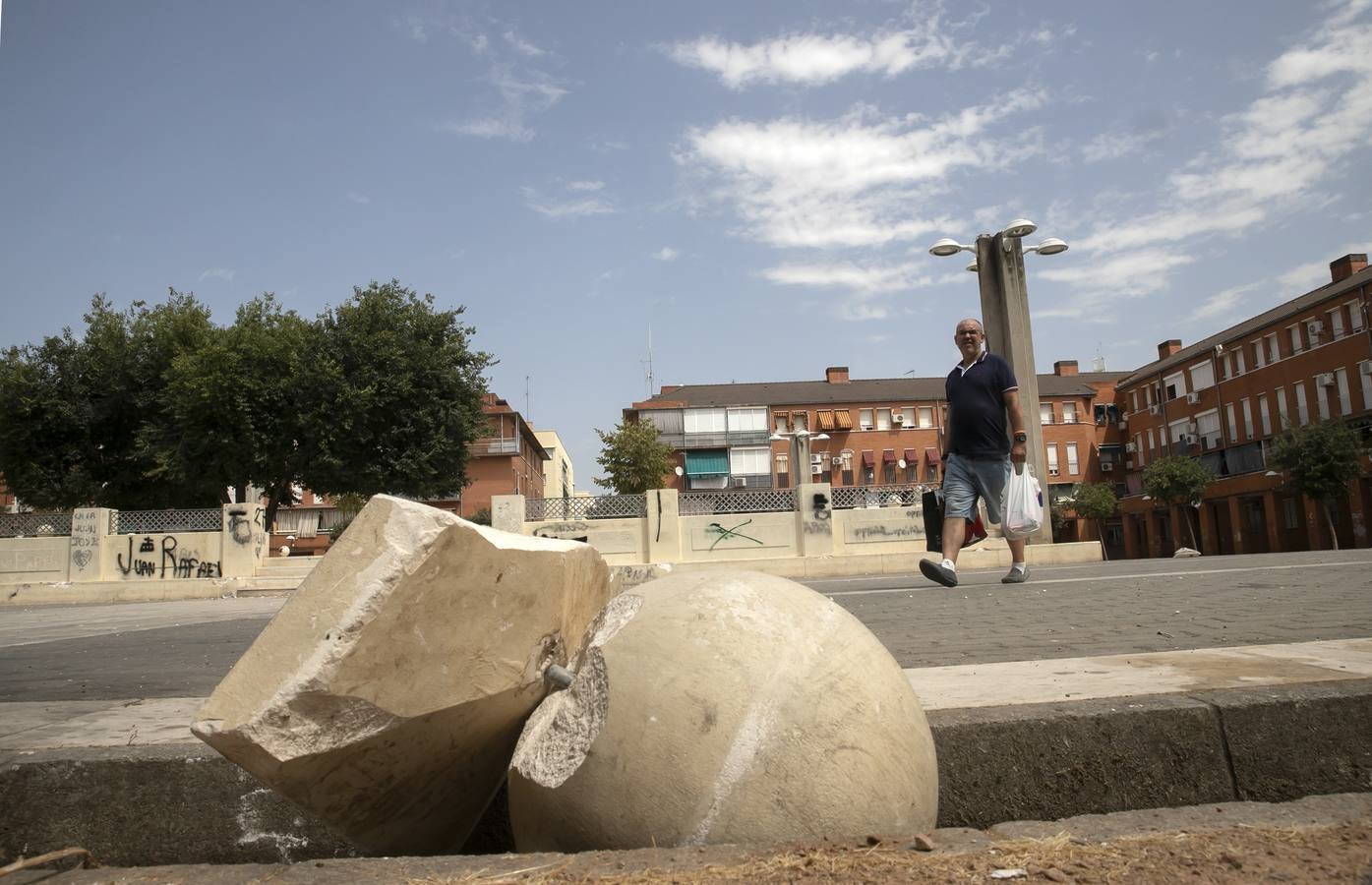 Un día en el barrio cordobés de Las Moreras, en imágenes