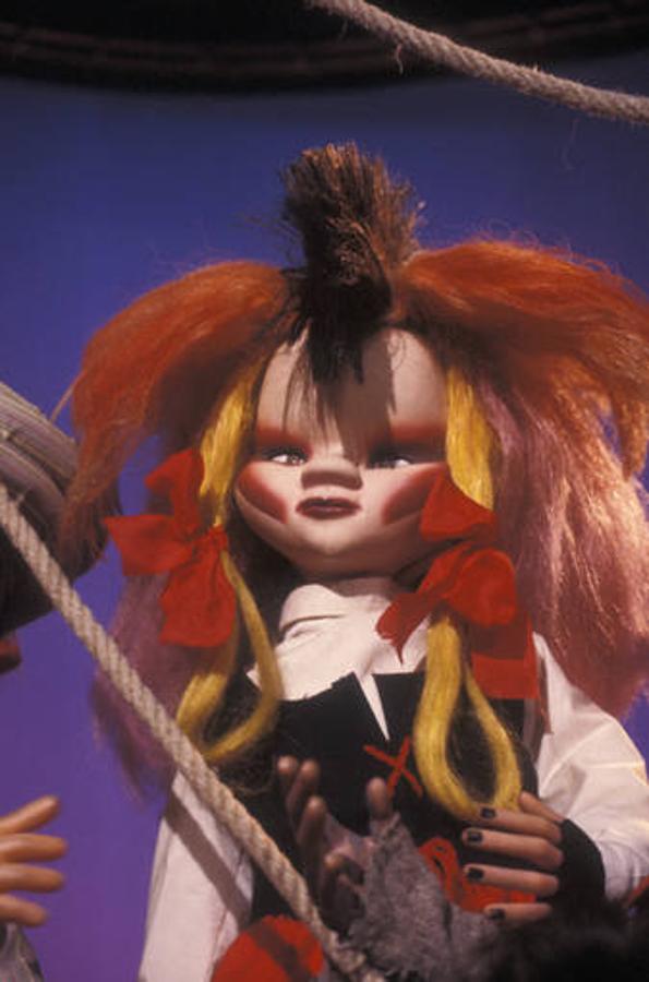 Bruja Truca. Formaba parte del grupo de los electroduendes de «La bola de cristal», estaba especializada en cine, además de ser la más culta y entrañable. Su frase estrella era «Lo mío es... ¡El cine!».