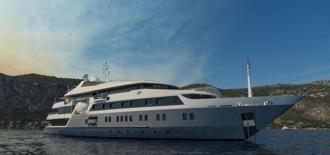 Serenity. Tanto el casco como la superestructura del barco están construidas en aluminio