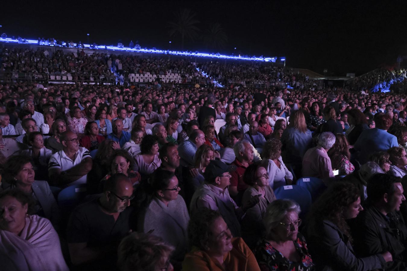 Fotos: Raphael se reinventa en un emotivo y vibrante concierto en Sancti Petri