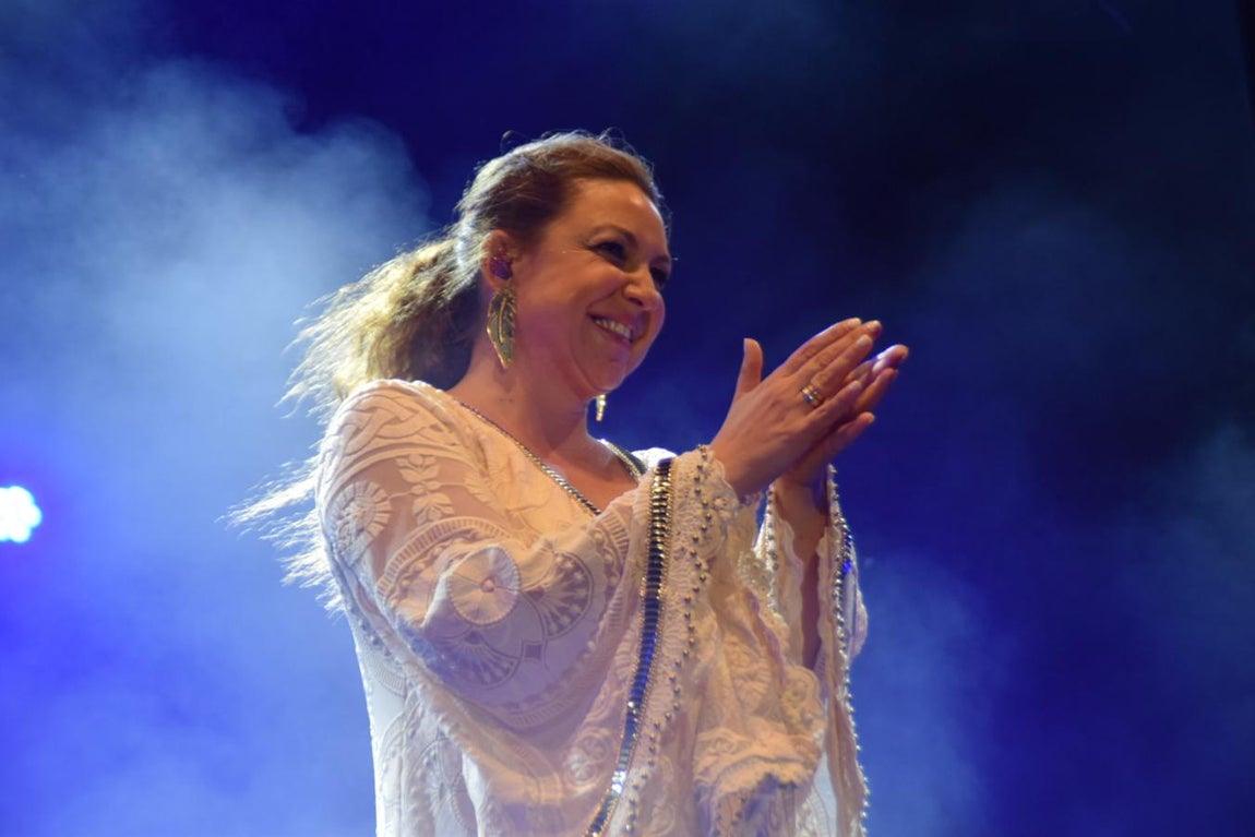 Fotos: Niña Pastori presenta en San Fernando &#039;Bajo tus alas&#039;