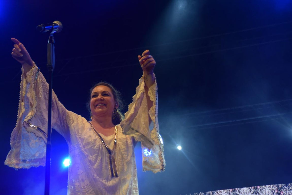 Fotos: Niña Pastori presenta en San Fernando &#039;Bajo tus alas&#039;