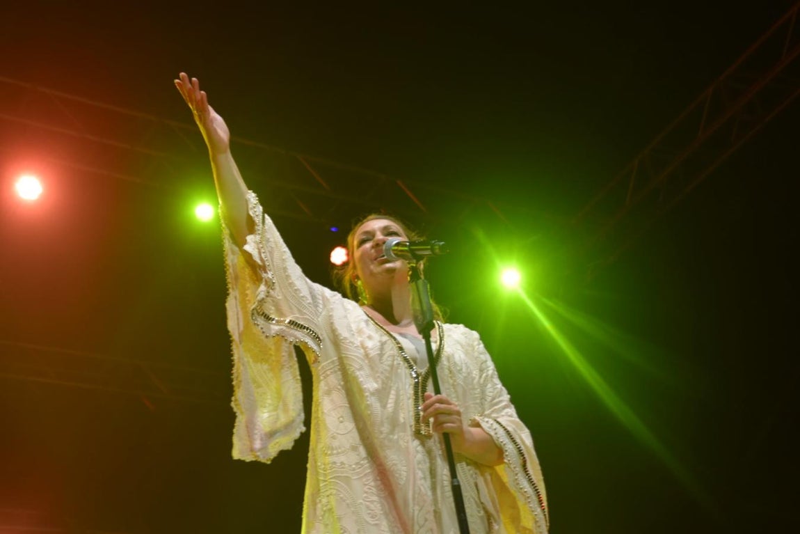 Fotos: Niña Pastori presenta en San Fernando &#039;Bajo tus alas&#039;