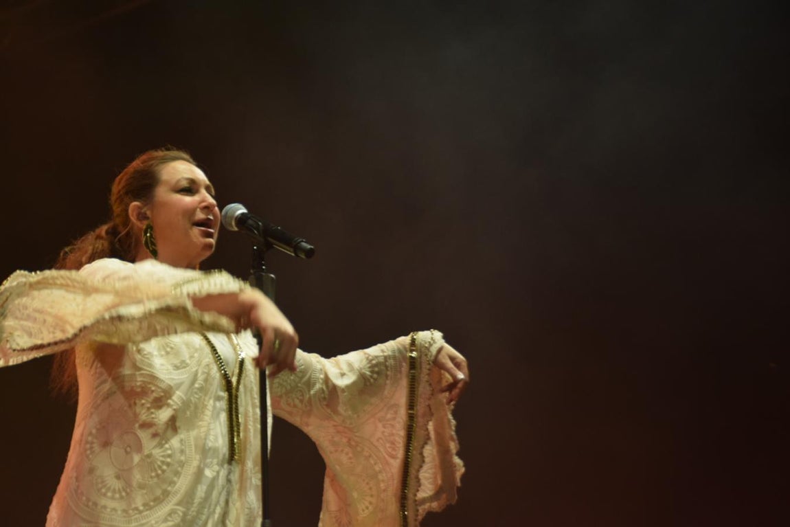 Fotos: Niña Pastori presenta en San Fernando &#039;Bajo tus alas&#039;