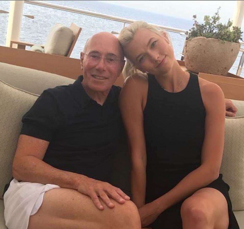 Karlie Kloss y David Geffen a bordo del yate de lujo.