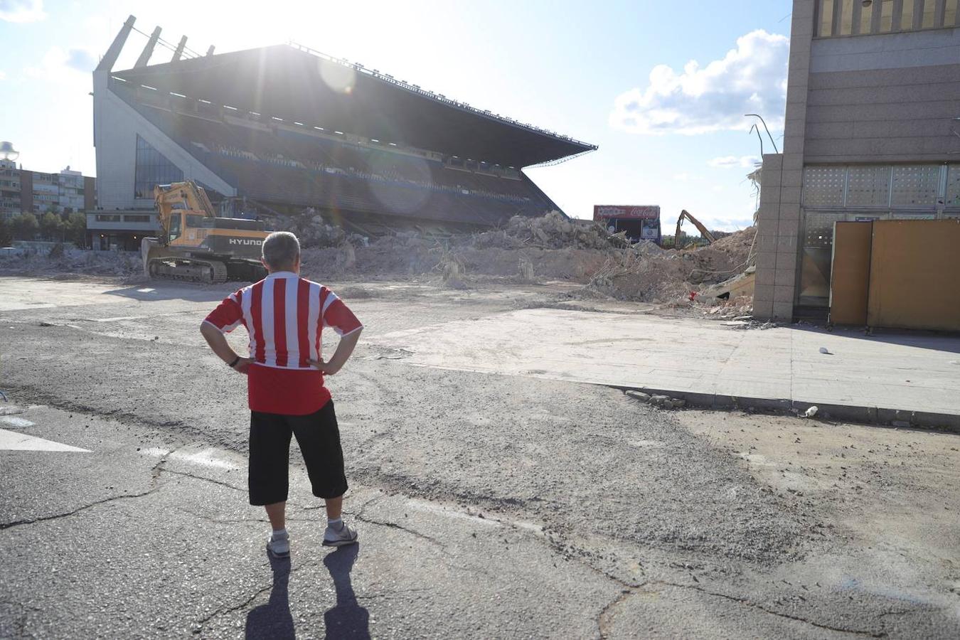 La antigua casa del Atlético ya está siendo demolida. 