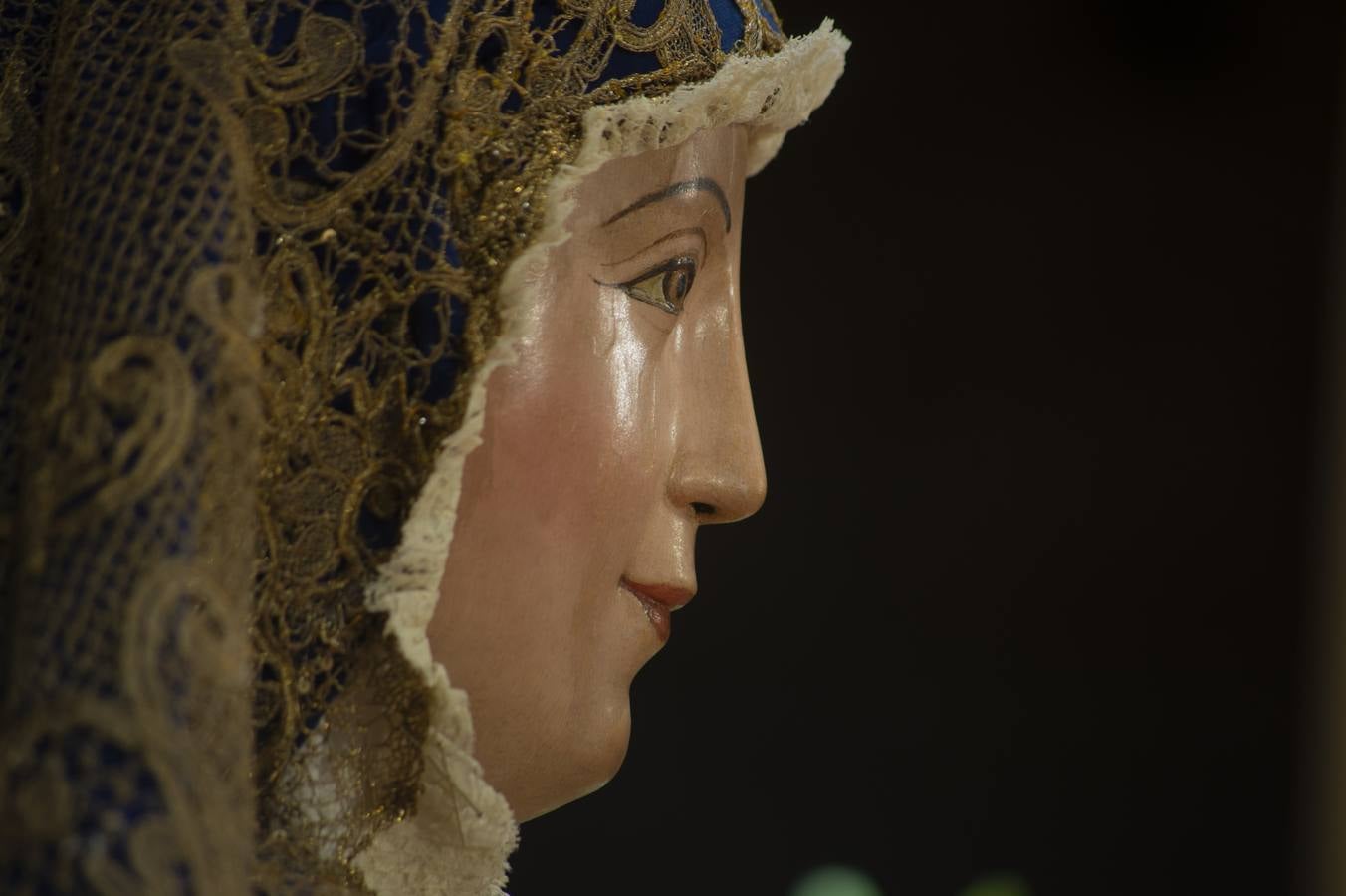 Los detalles del primer besamanos de la Virgen de los Reyes