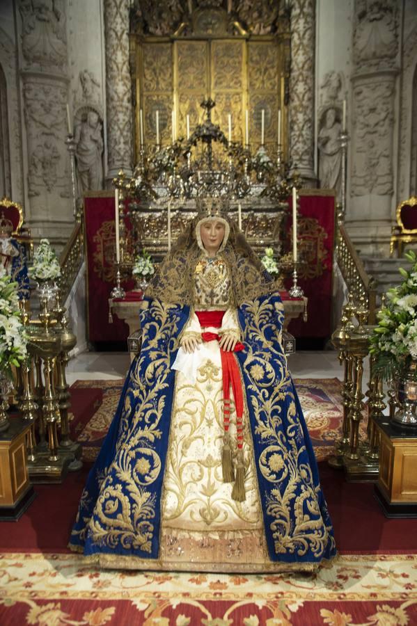 Los detalles del primer besamanos de la Virgen de los Reyes