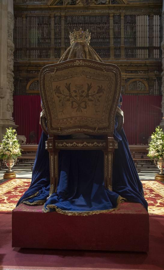 Los detalles del primer besamanos de la Virgen de los Reyes