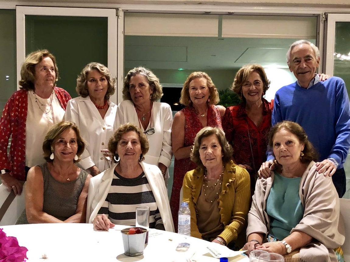 Marián Juliá, Chiqui Pedrosa, Tere Coello, Pilla Bustamante, Josefina Robina , Juan Hoces, Carmen Díaz de la cámara, Piluca Pérez, María Luisa Miralles y María Solís.