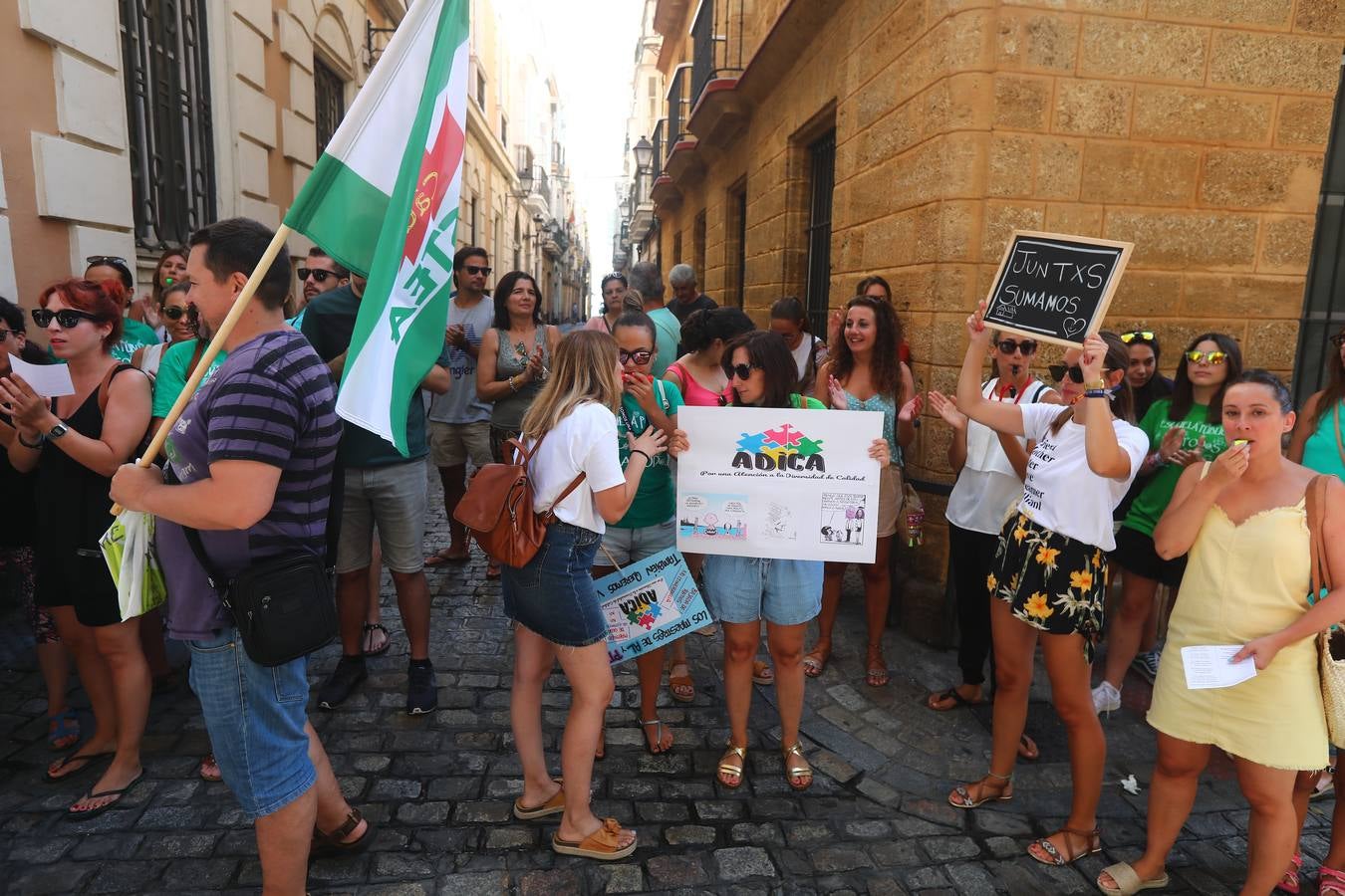 FOTOS: manifestación a favor de la educación pública en Cádiz