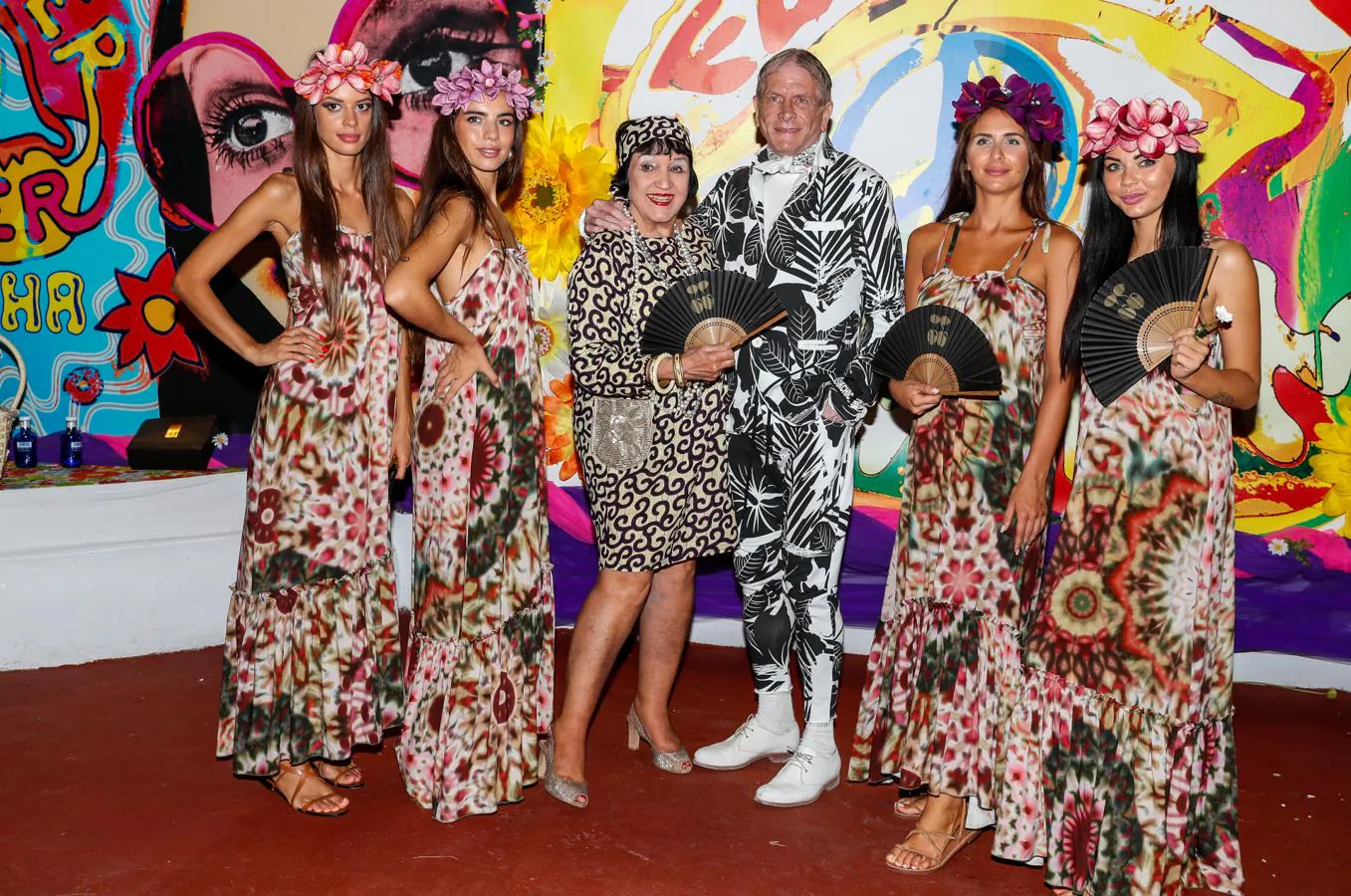 La fiesta «Flower Power» de los famosos en Ibiza, en imágenes