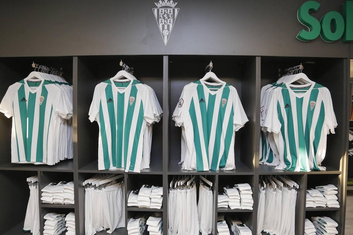 Así es la nueva equipación del Córdoba CF, en imágenes
