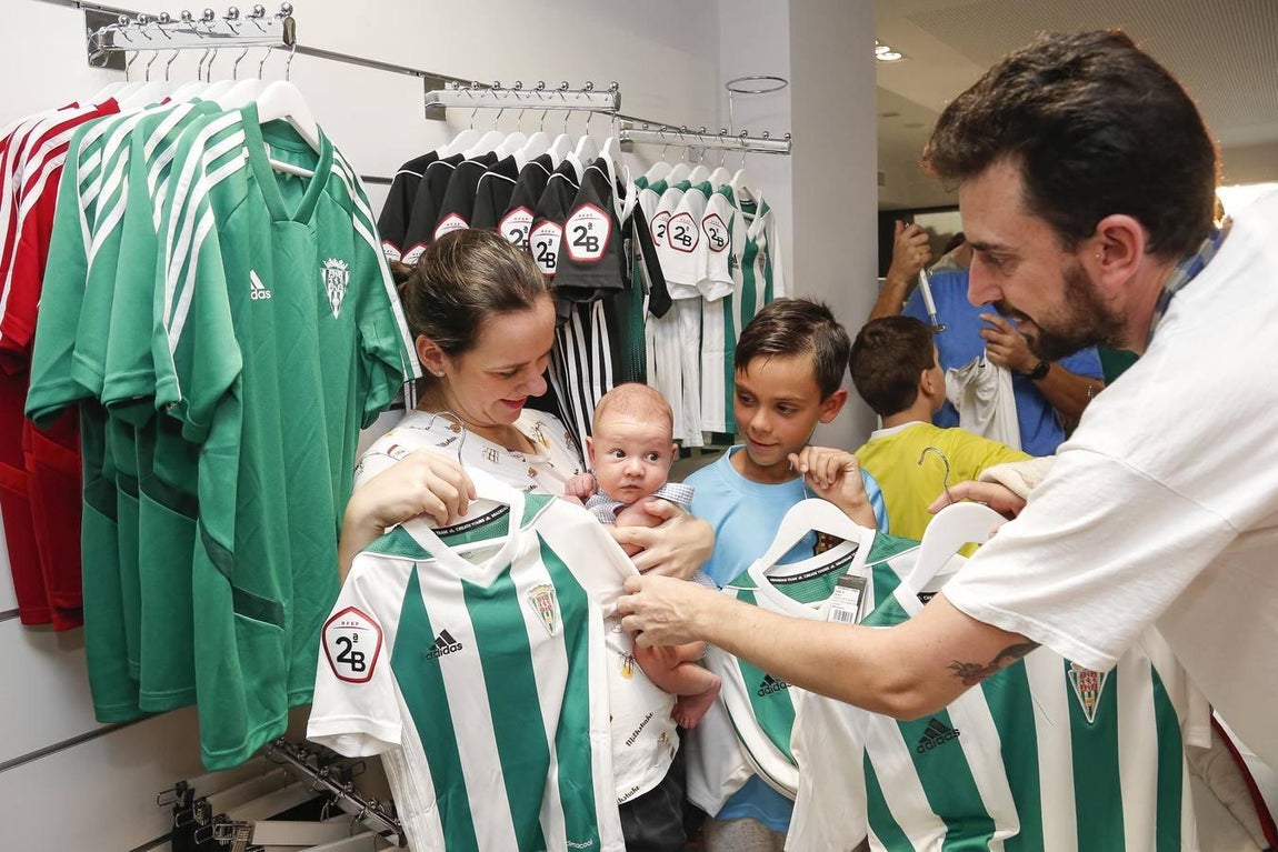 Así es la nueva equipación del Córdoba CF, en imágenes