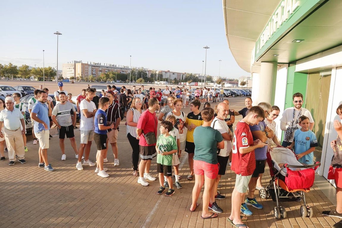 Así es la nueva equipación del Córdoba CF, en imágenes