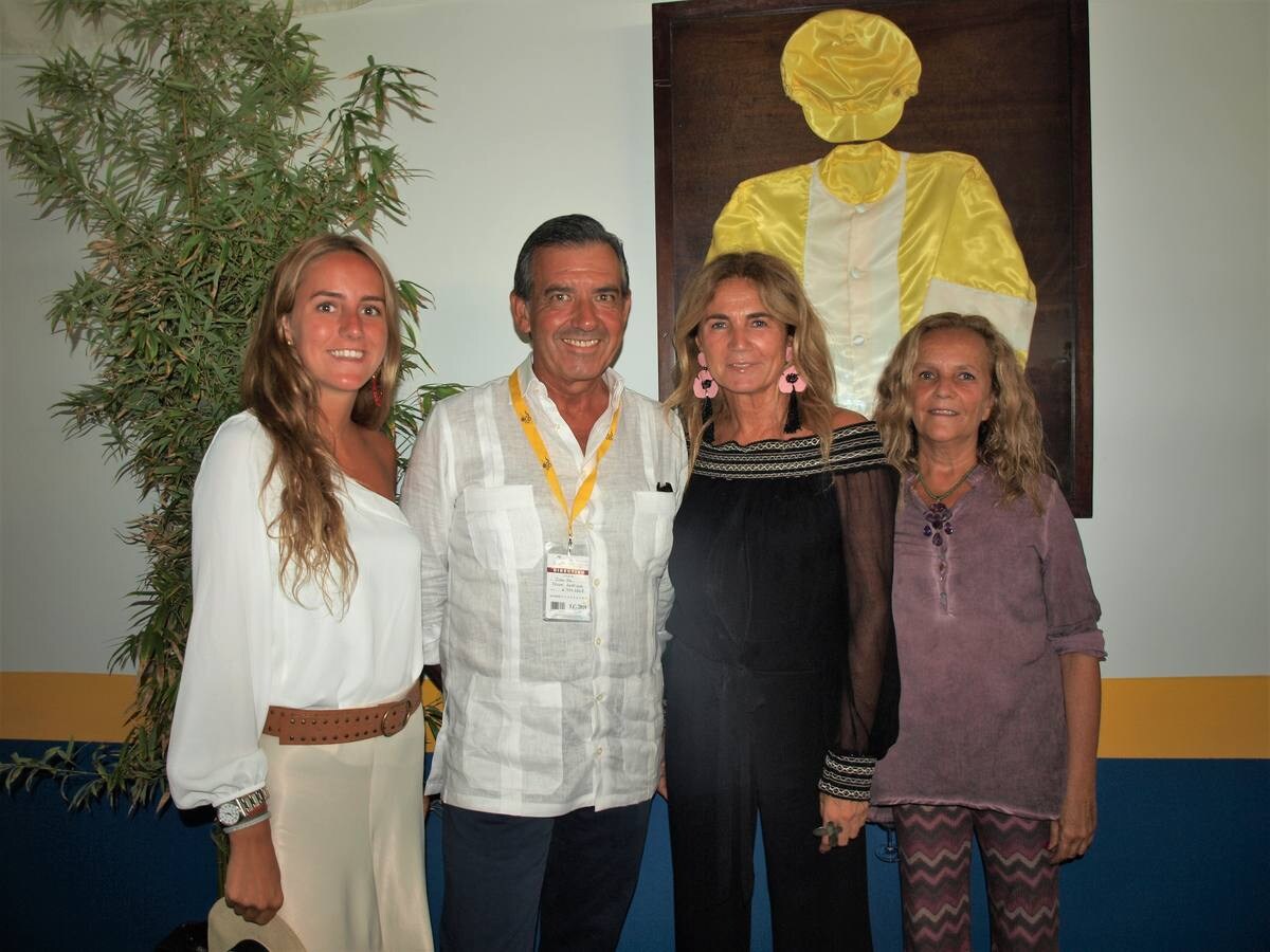 Ymelda Bilbao de la Cierva, Juan Francisco Pavón, la nueva embajadora Teresa de la Cierva y su hermana Sofia de la Cierva