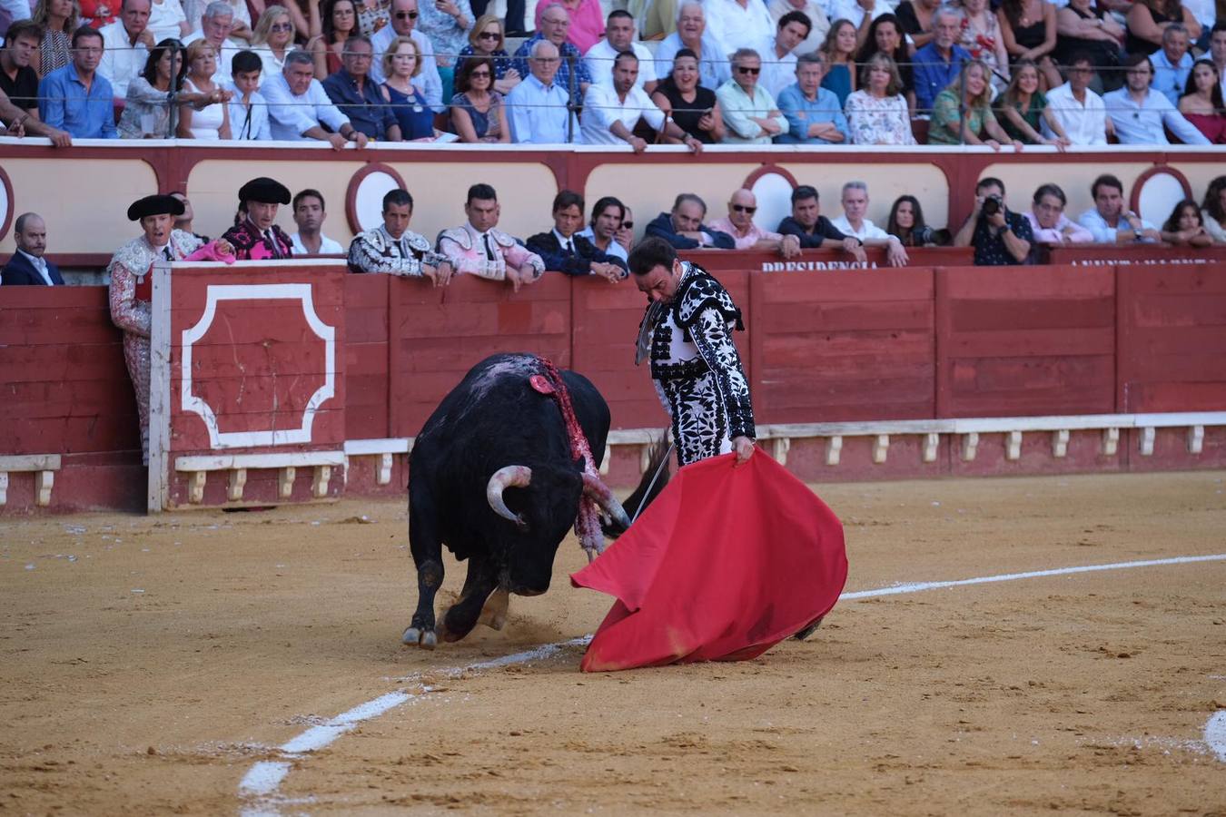 Enrique Ponce reaparece en El Puerto