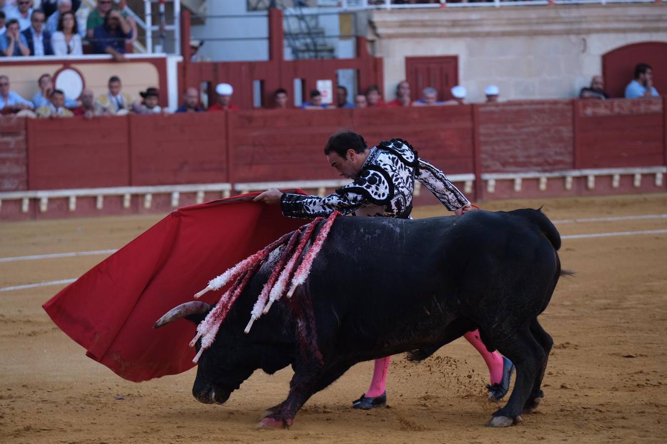 Enrique Ponce reaparece en El Puerto