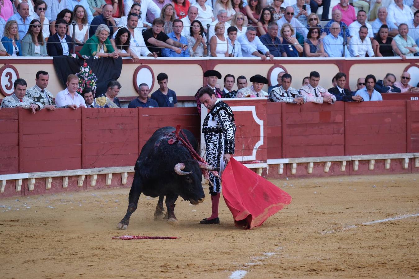 Enrique Ponce reaparece en El Puerto