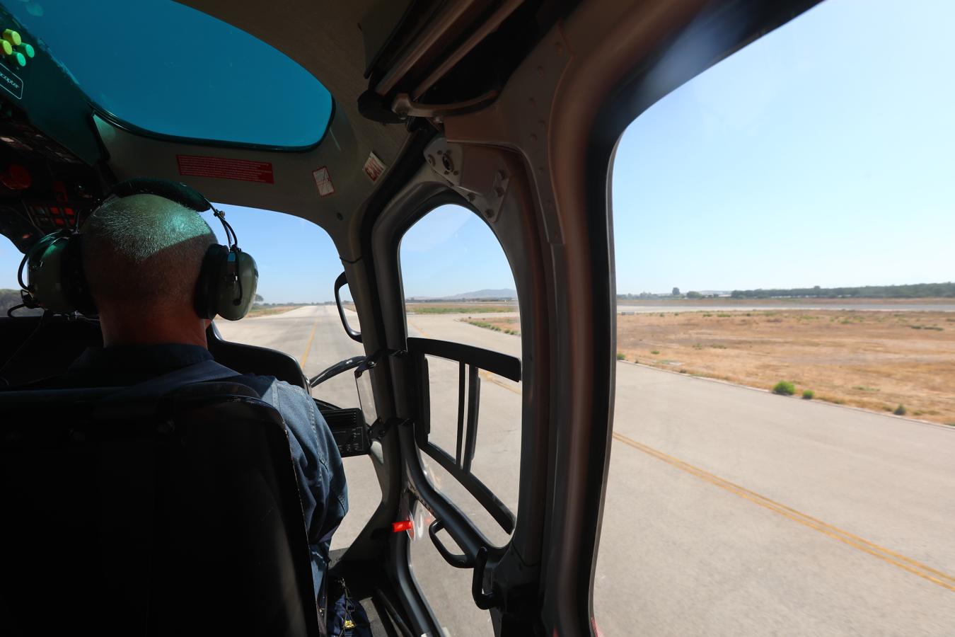 Fotos: Así vigila el helicóptero de la DGT las carreteras de Cádiz