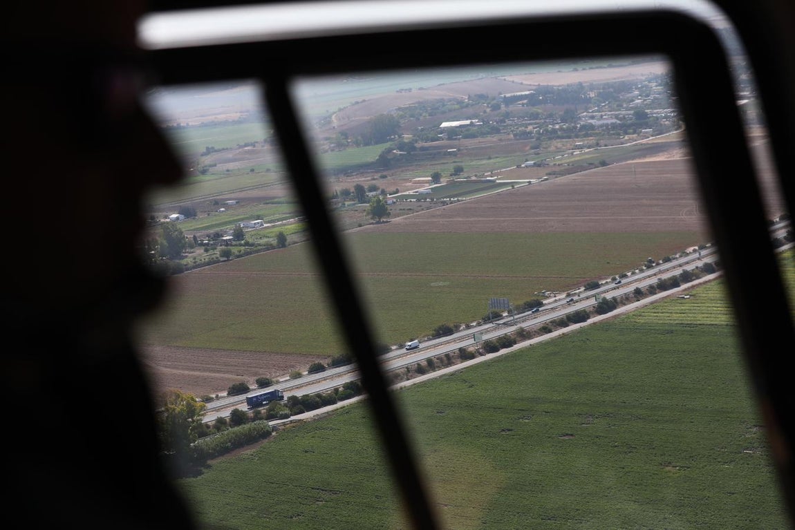 Fotos: Así vigila el helicóptero de la DGT las carreteras de Cádiz