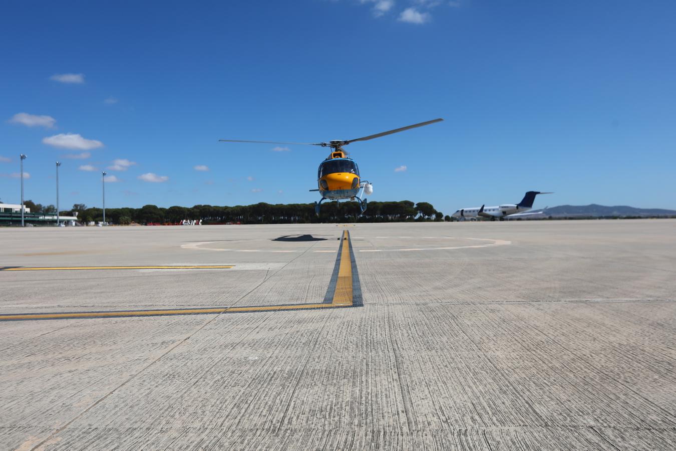 Fotos: Así vigila el helicóptero de la DGT las carreteras de Cádiz