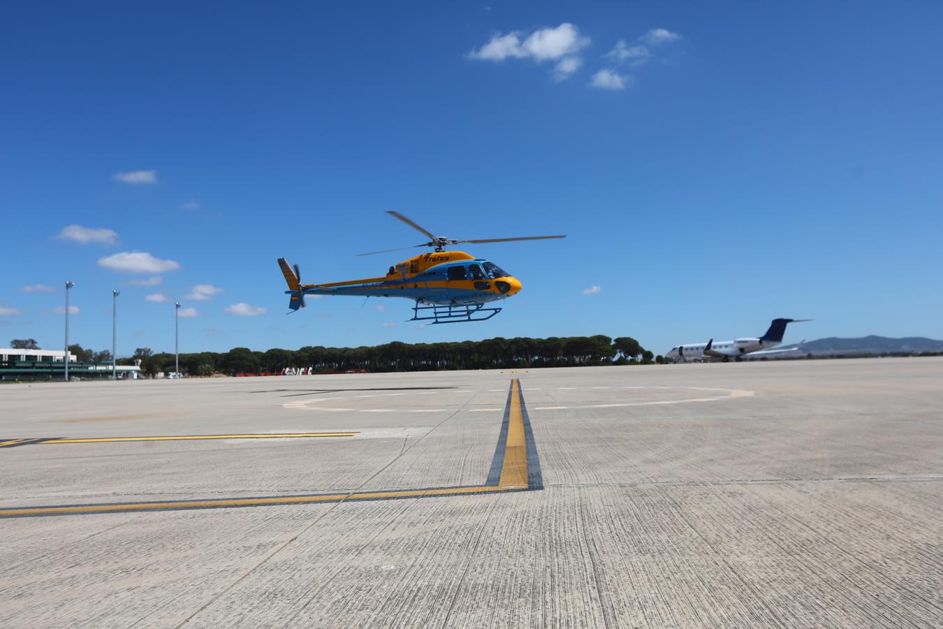 Fotos: Así vigila el helicóptero de la DGT las carreteras de Cádiz