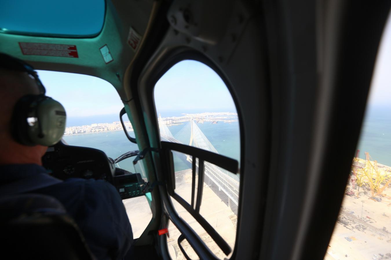 Fotos: Así vigila el helicóptero de la DGT las carreteras de Cádiz