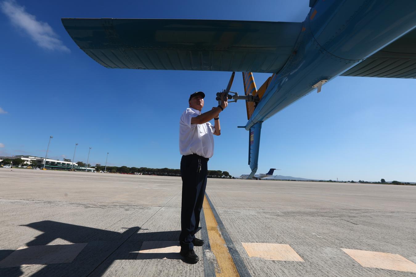 Fotos: Así vigila el helicóptero de la DGT las carreteras de Cádiz