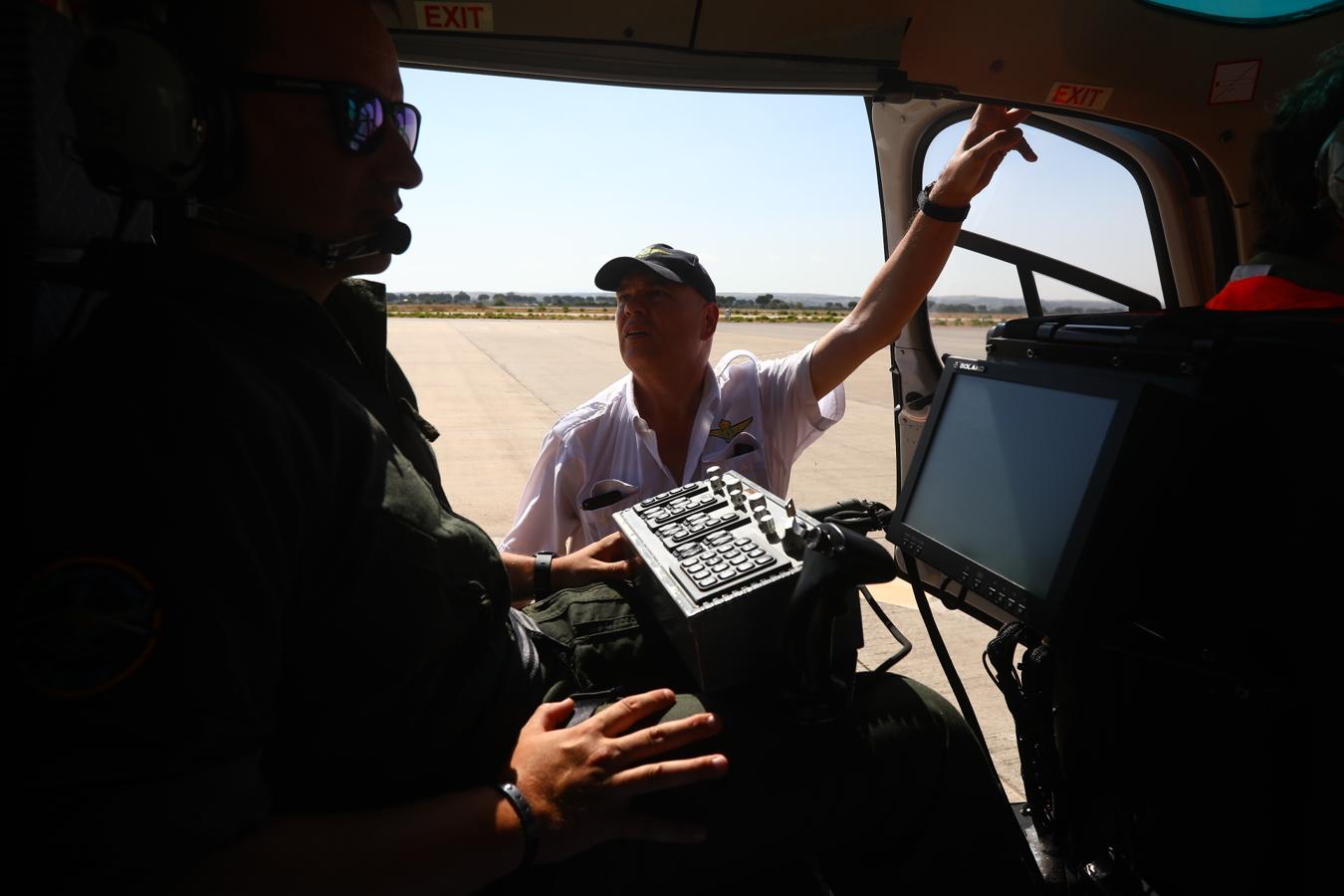 Fotos: Así vigila el helicóptero de la DGT las carreteras de Cádiz