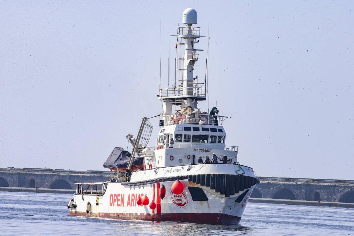 La autorización recibida se refiere a la evacuación de estas tres personas y no de sus familiares a bordo, por lo que la ONG está tratando de conseguir que el permiso se amplíe a los acompañantes de los que serán evacuados. 