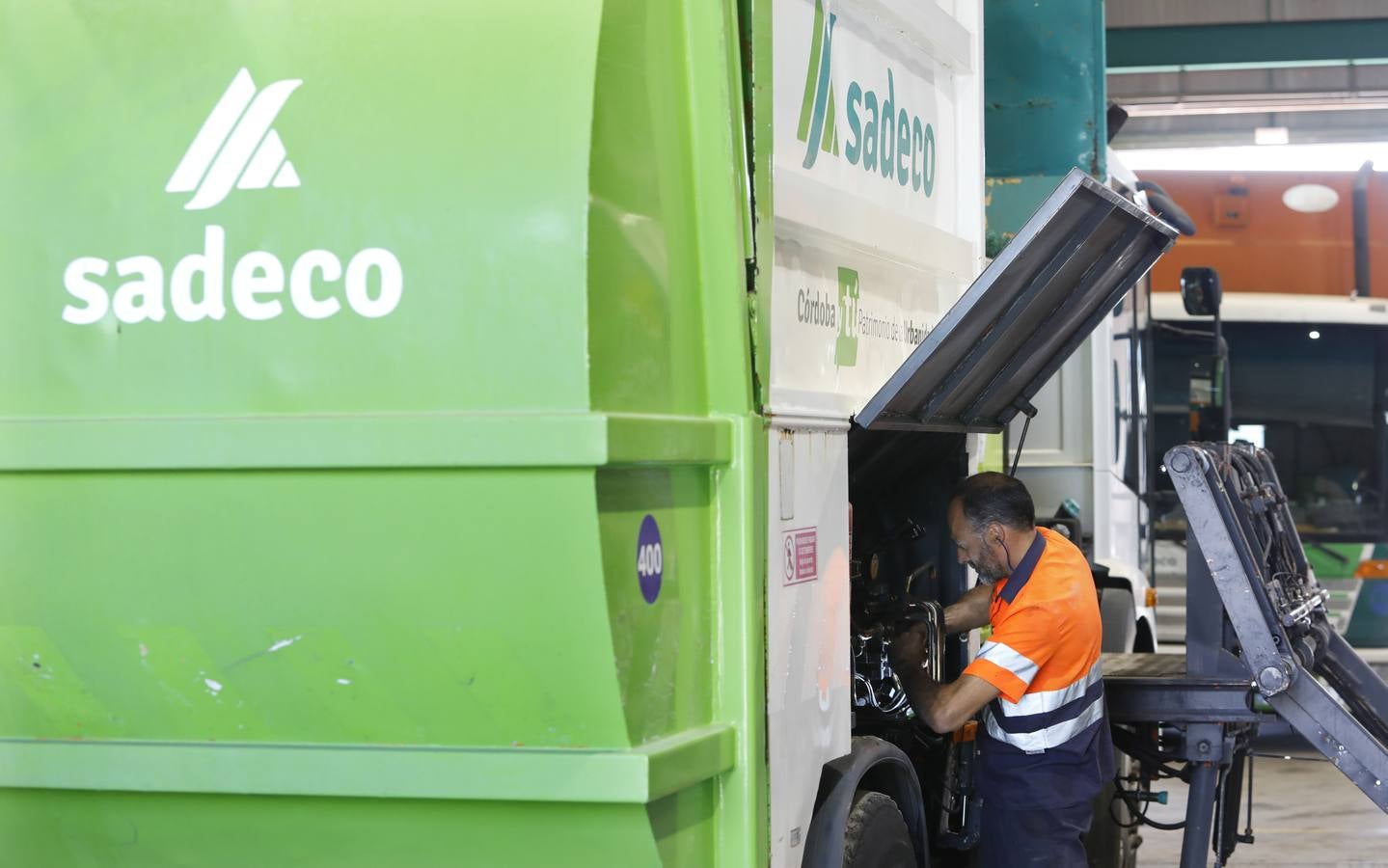 Las entrañas del complejo medioambiental de Sadeco en el Lobatón, en imágenes